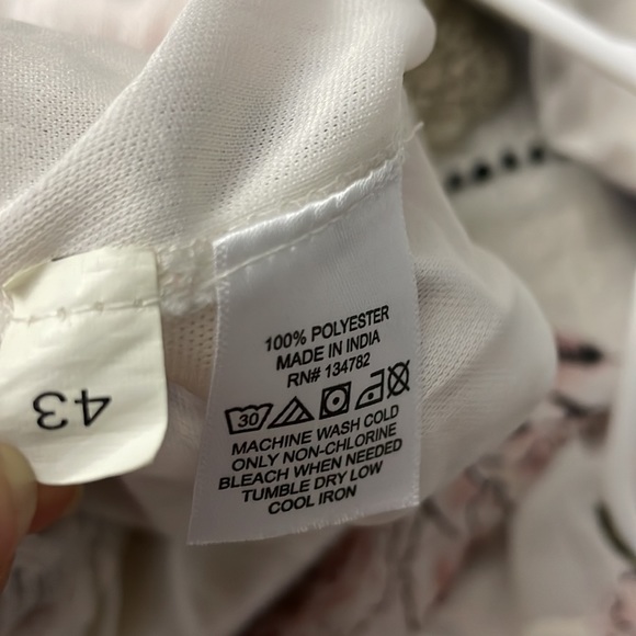 Nine of Blush Floral Romper Size S - Picture 7 of 7